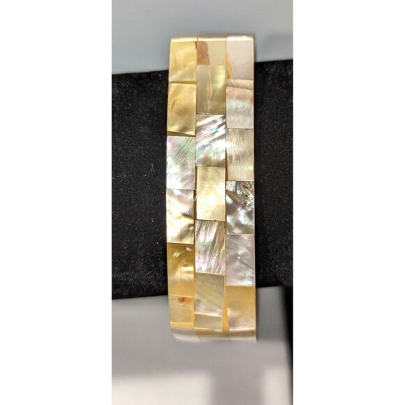 Vintage Inlaid Shell Bangle Bracelet - Picture 4 of 7